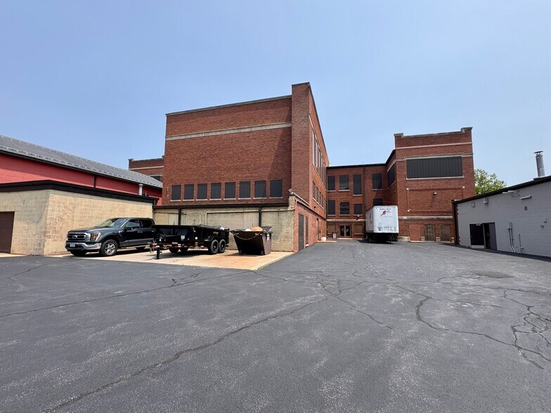 More Photos Of 208 S Johnson St, Macomb Schools For Sale