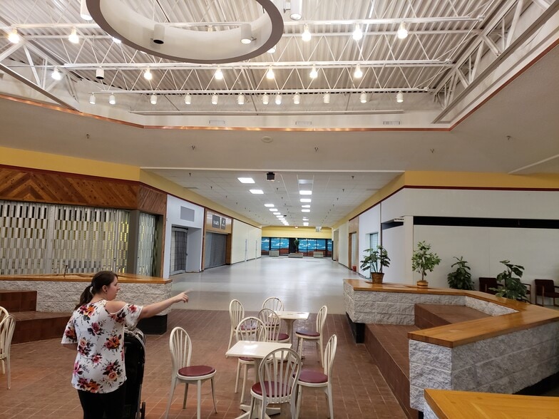 More Photos Of 990 W 41st St, Hibbing Unknown For Lease