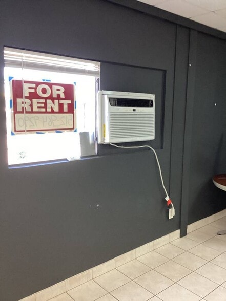 More Photos Of 402-410 Pletz Dr, San Antonio Storefront Retail Office For Lease