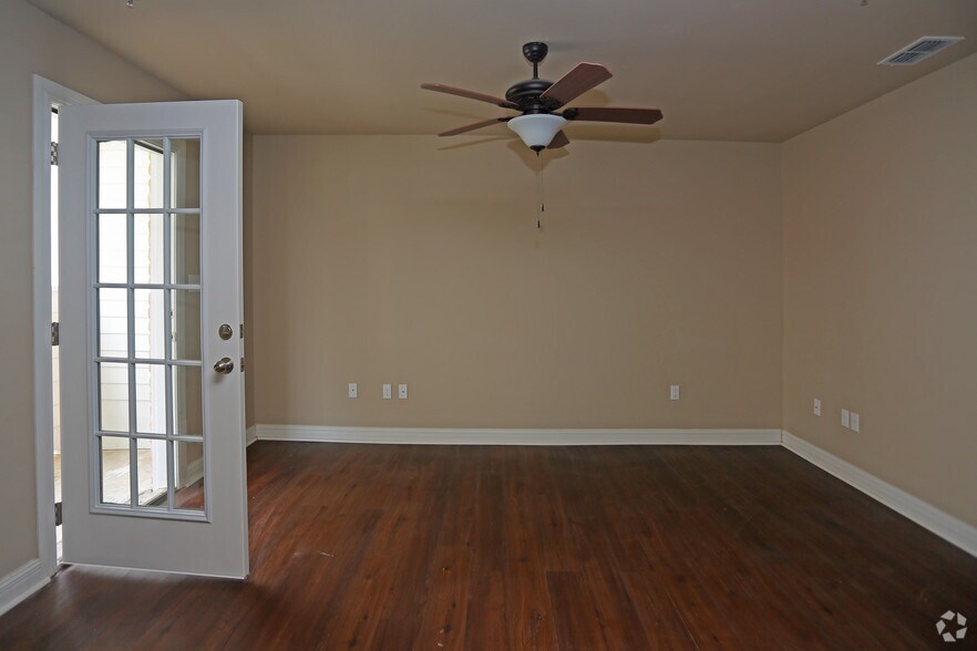 More Photos Of 680 E Ocean Blvd, Los Fresnos Apartments For Lease