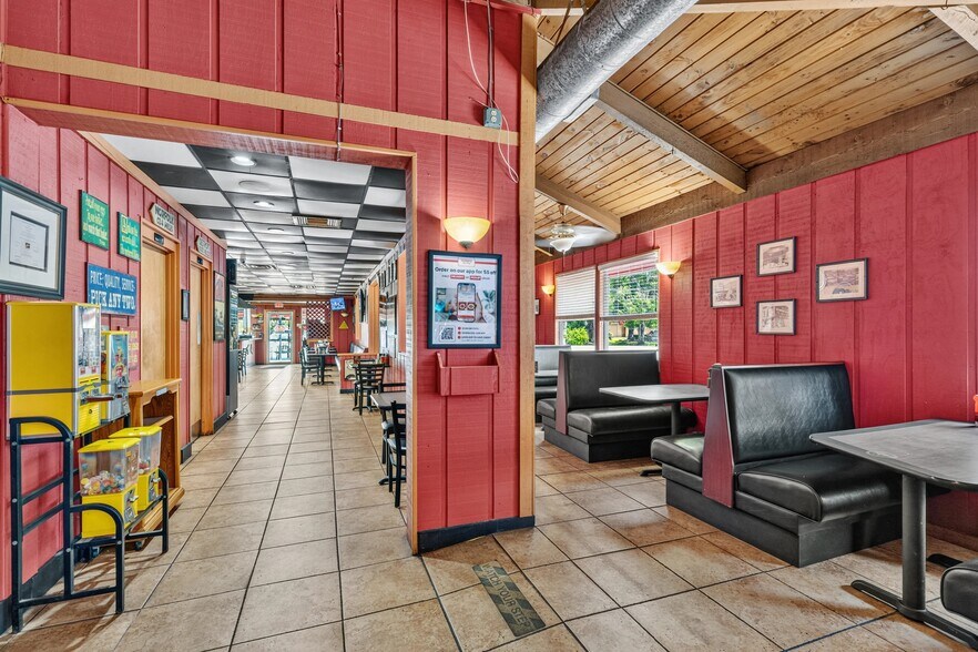 More Photos Of 1638 University Blvd S, Jacksonville Restaurant For Sale