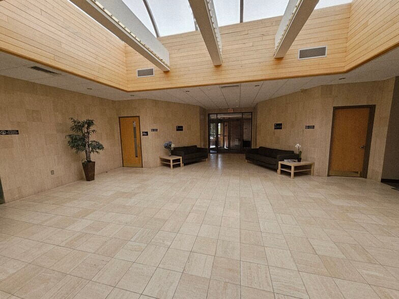 More Photos Of 1815 Schadt Ave, Whitehall Medical For Lease