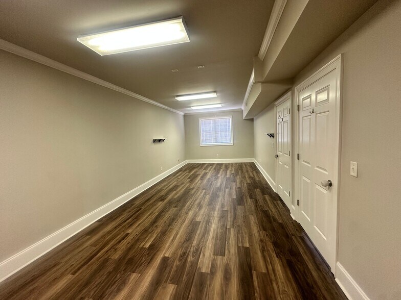More Photos Of 327 Dahlonega St, Cumming Office For Lease