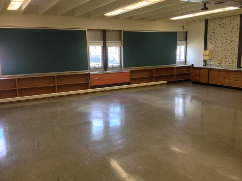 More Photos Of 1110 S 14th St, Moorhead Schools For Lease