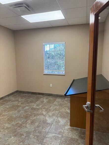 More Photos Of 1227 E Broadway, Oviedo Office For Sale