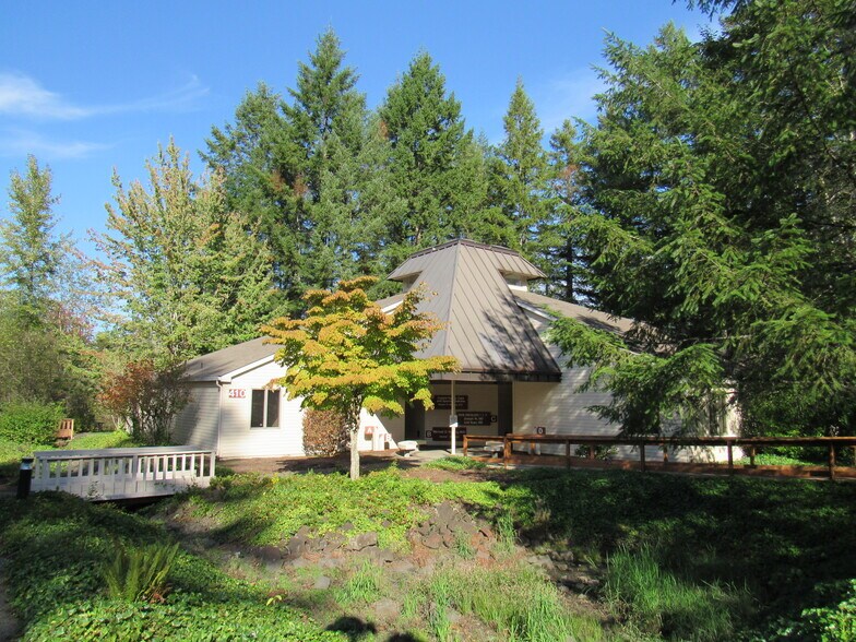 Primary Photo Of 410 Black Hills Ln SW, Olympia Medical For Lease