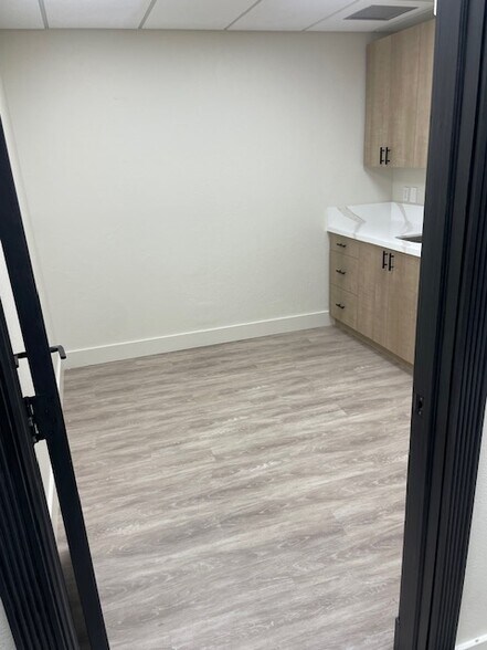 More Photos Of 4050 Sheridan St, Hollywood Medical For Lease