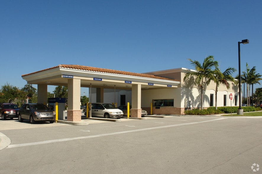 More Photos Of 690-698 Yamato Rd, Boca Raton Unknown For Lease
