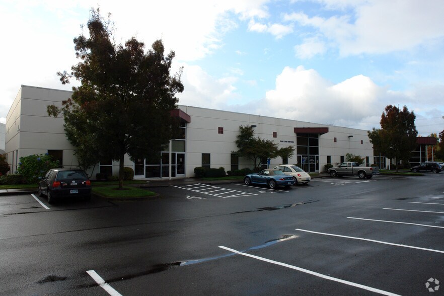 More Photos Of 3513-3545 Fairview Industrial Dr SE, Salem Flex For Lease