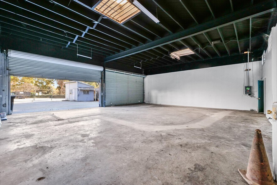 More Photos Of 2315 Fair Oaks Ave, Altadena Auto Repair For Sale