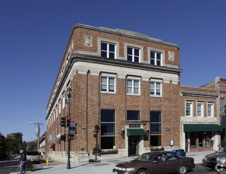 Primary Photo Of 401 N Main St, Hendersonville Storefront Retail Office For Lease