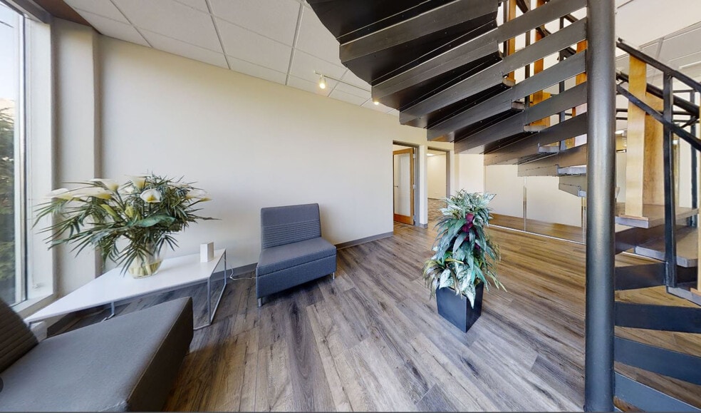 More Photos Of 721 Dundee Ave, Elgin Office For Lease