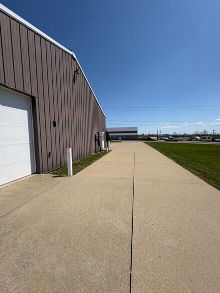 More Photos Of 66850 Executive Dr, Saint Clairsville Warehouse For Lease