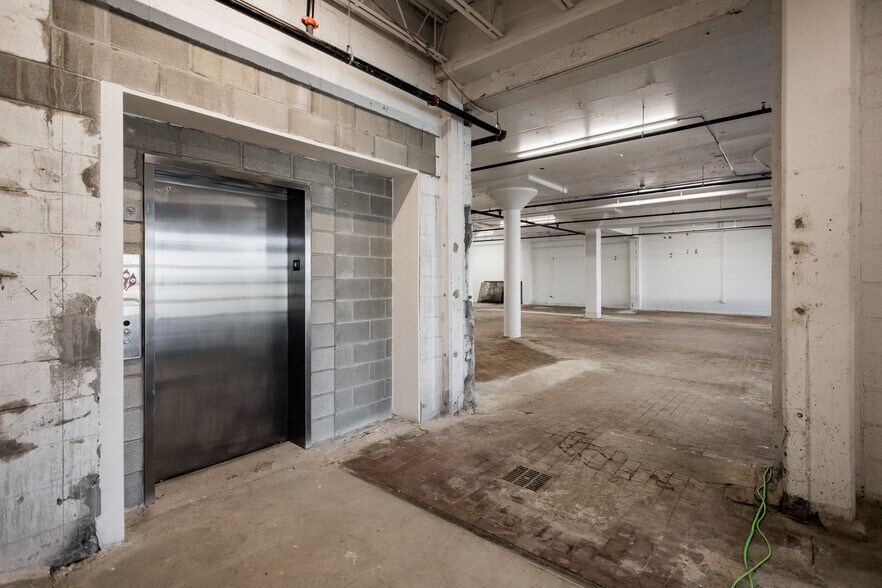 More Photos Of 2000 Division St, Detroit Warehouse For Sale