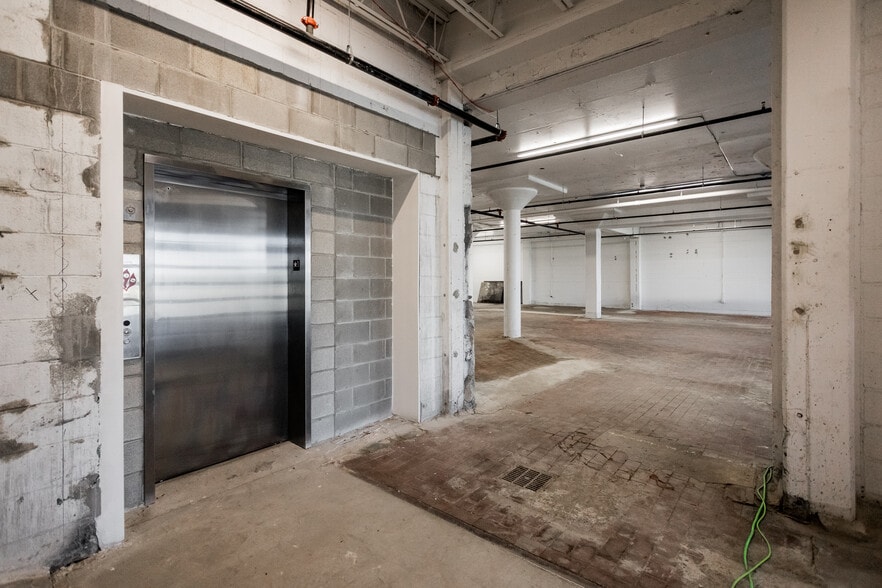 More Photos Of 2000 Division St, Detroit Warehouse For Sale