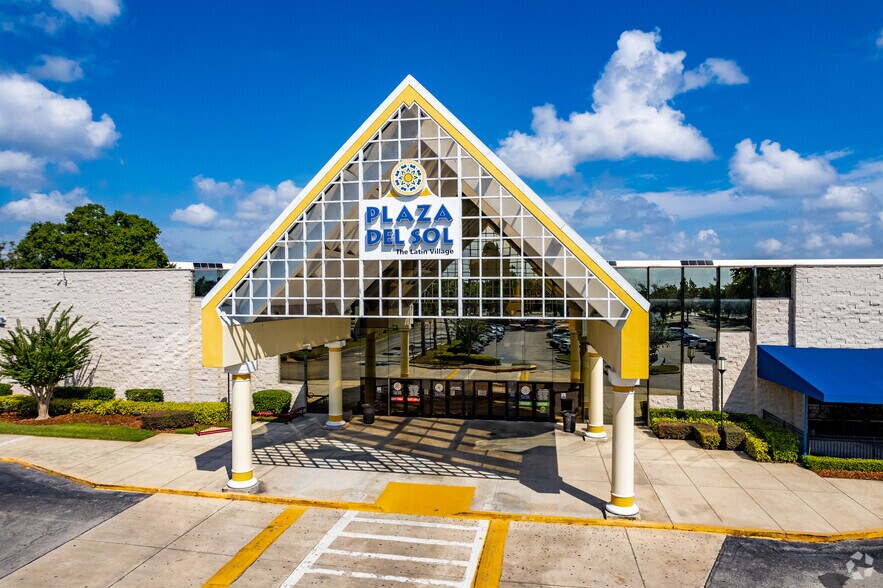 More Photos Of 3831-4081 W Vine St, Kissimmee Department Store For Lease