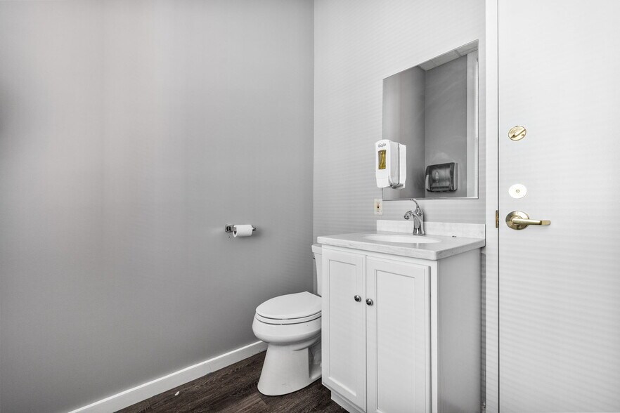 More Photos Of 201 Main St, Boston Office For Lease