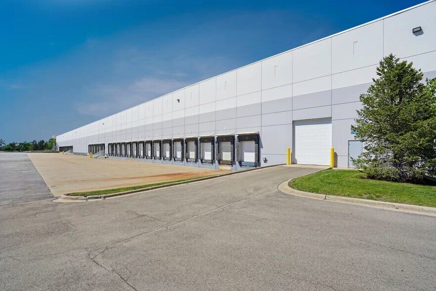 More Photos Of 2301 Ellis Ct, New Lenox Distribution For Lease