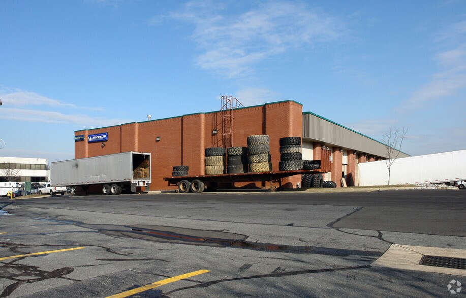 More Photos Of 3321 75th Ave, Landover Warehouse For Lease