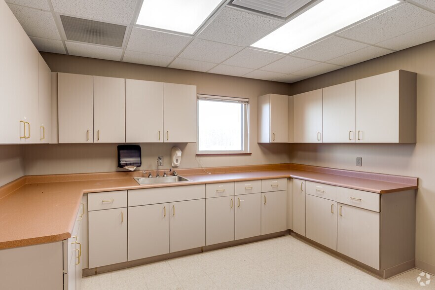 More Photos Of 60101 Bodnar Blvd, Mishawaka Medical For Lease