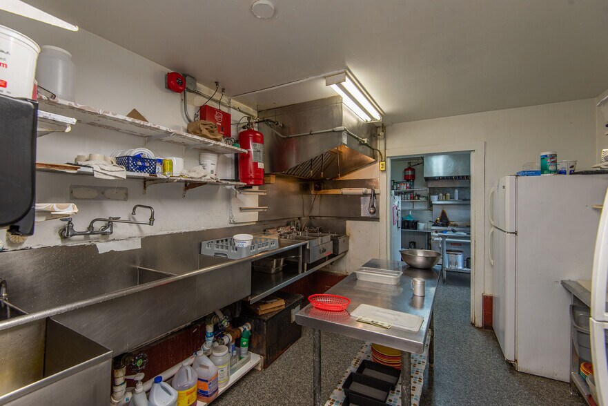 More Photos Of 142 Bay Front Loop, Winchester Bay General Retail For Sale