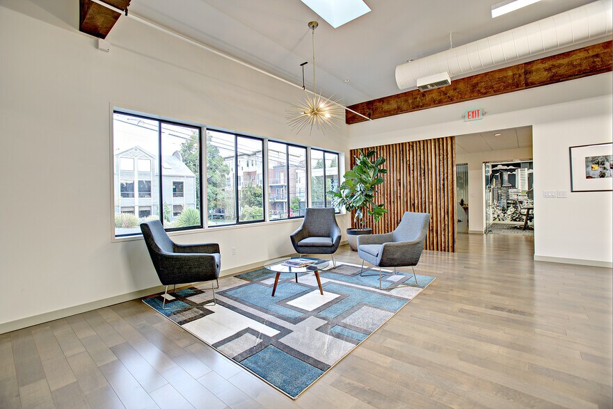 More Photos Of 0110 SW Bancroft St, Portland Office For Lease