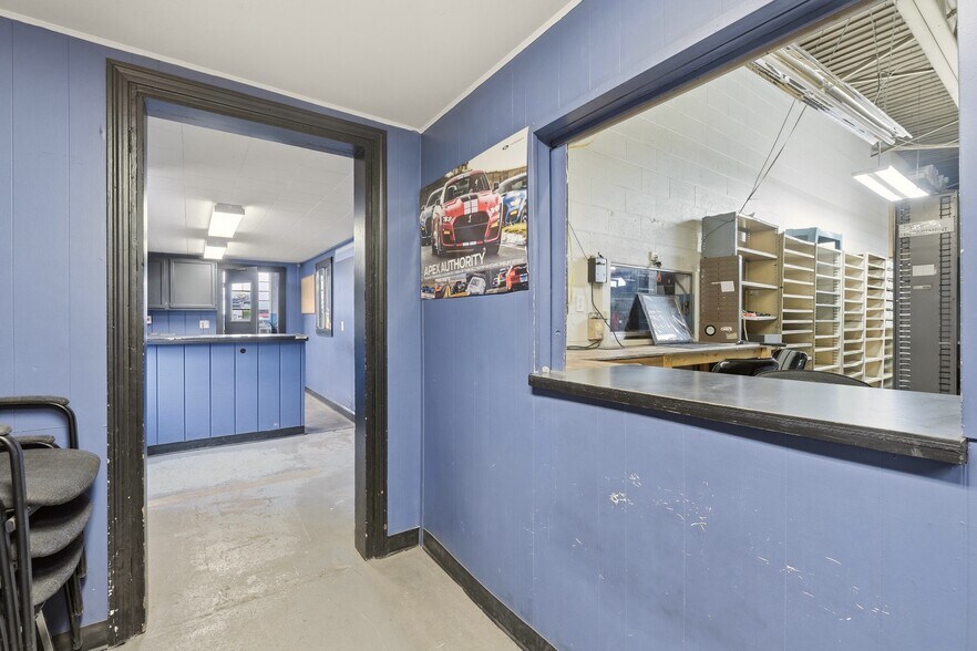 More Photos Of 702 Charles St, Galion Auto Dealership For Sale