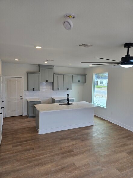 More Photos Of 4501 Newberry St, Houston Apartments For Sale
