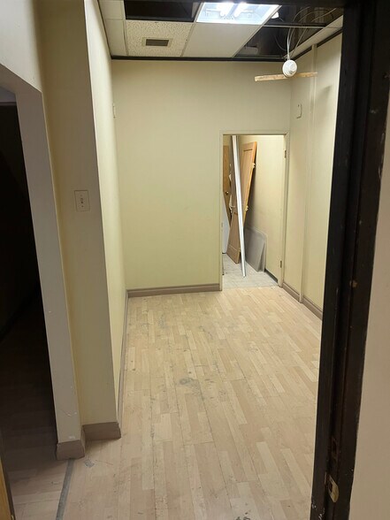 More Photos Of 12046 Fort Rd NW, Edmonton Apartments For Lease