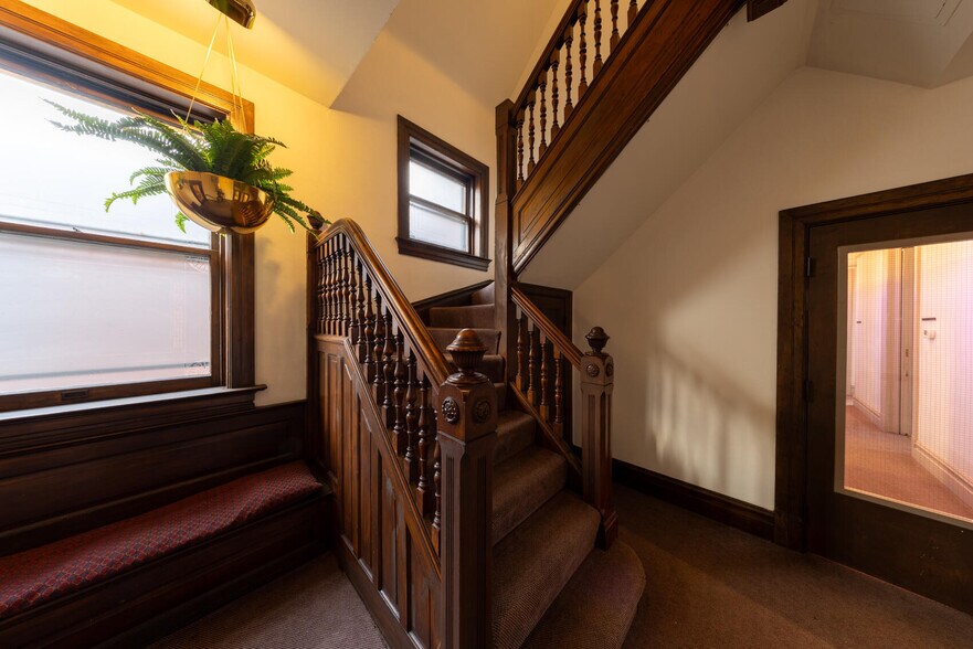 More Photos Of 5 S Newstead Ave, Saint Louis Office For Sale