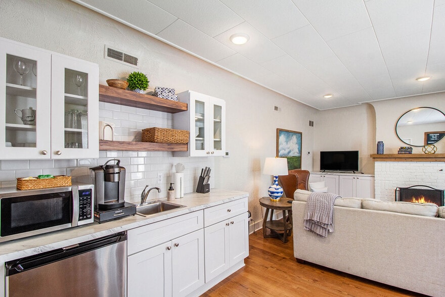 More Photos Of 155 N Main St, Village of Clarkston Hospitality For Sale