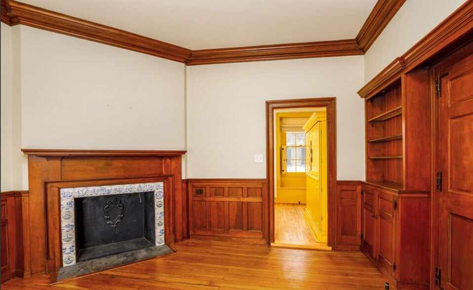 More Photos Of 43 Crown St, Kingston Office For Lease