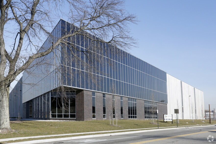 Primary Photo Of 125 North St, Teterboro Warehouse For Lease