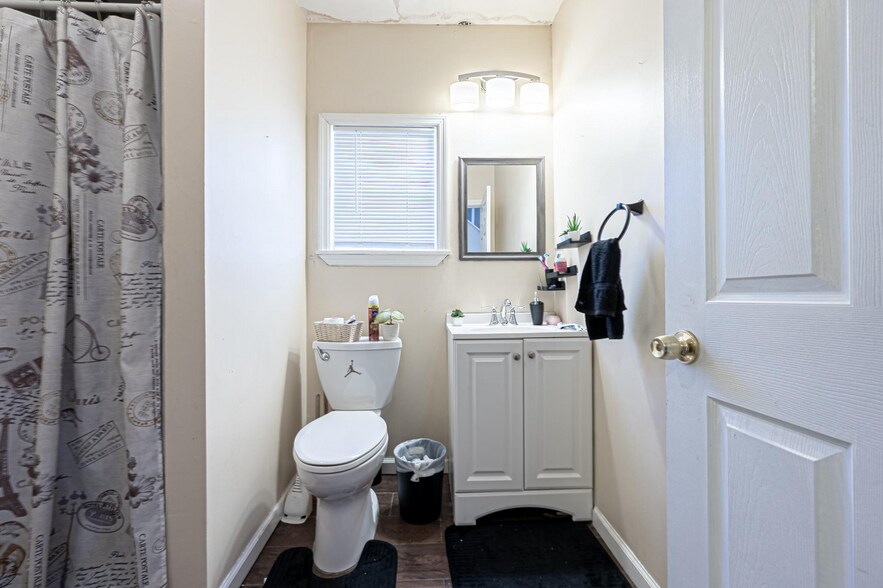 More Photos Of 434 W Landis Ave, Vineland Storefront Retail Residential For Sale