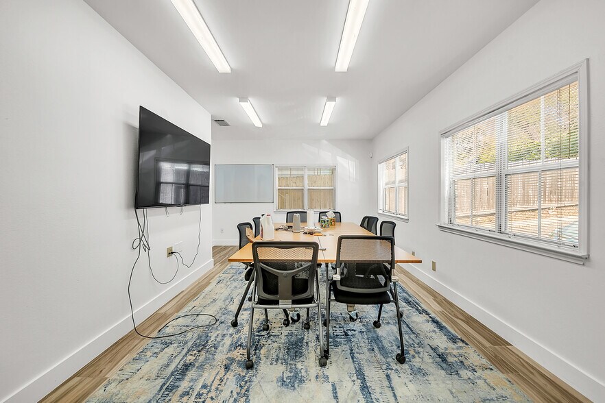 More Photos Of 1704 W 6th St, Austin Office Residential For Lease