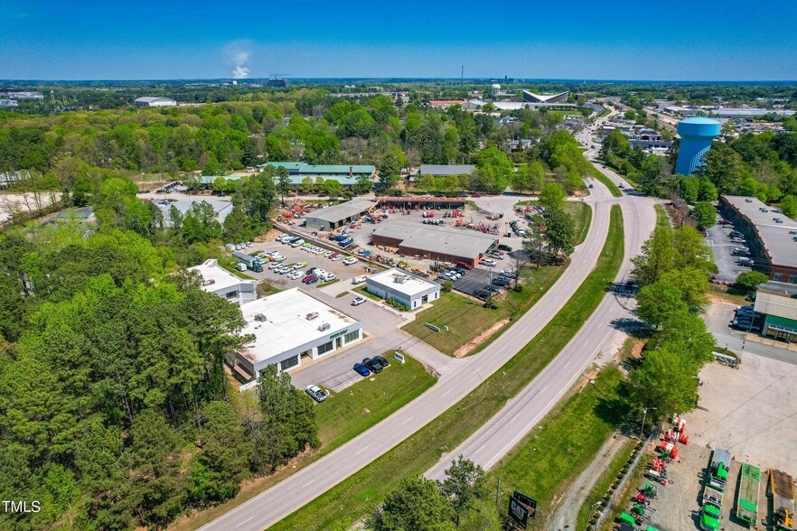 More Photos Of 5706 Chapel Hill Rd, Raleigh Office Residential For Lease