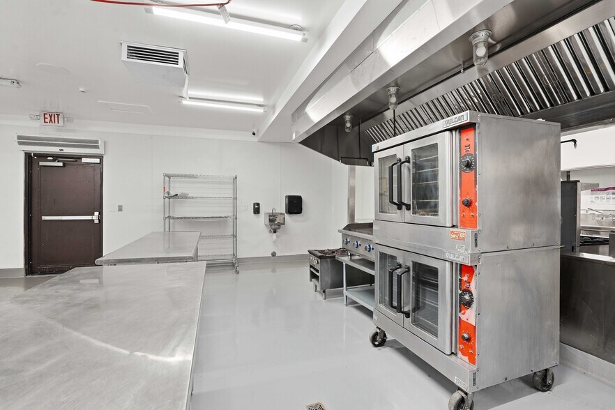 More Photos Of 14071 Polk St, Sylmar Food Processing For Lease