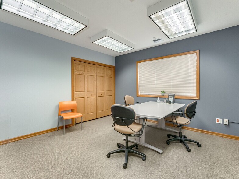 More Photos Of 1215 NE Baker St, Mcminnville Office For Sale