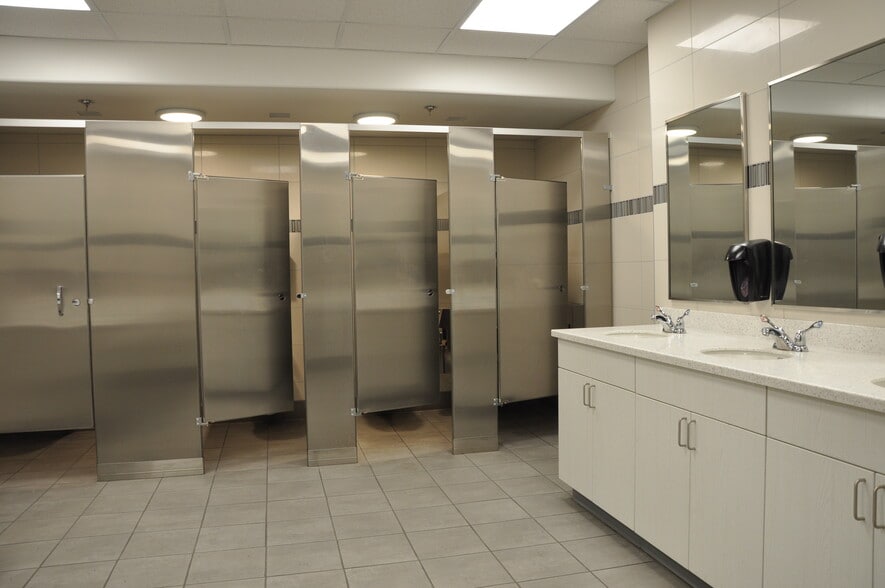 More Photos Of 100 Carlson Rd, Rochester Manufacturing For Lease