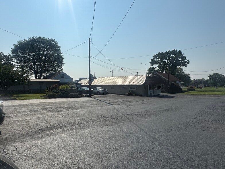 More Photos Of 2709-2717 PA-309, Orefield General Retail For Sale