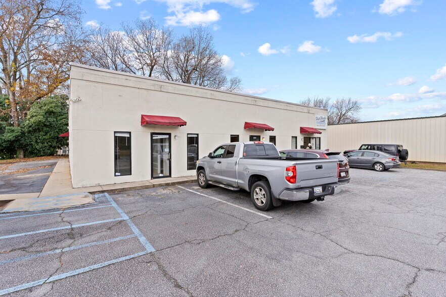 More Photos Of 444 Hampton Ave, Pickens Storefront Retail Office For Sale