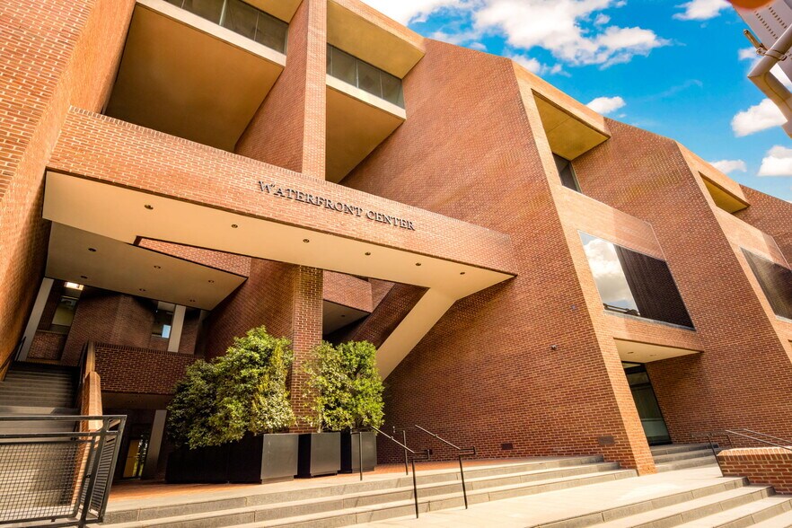 More Photos Of 1000-1010 Wisconsin Ave NW, Washington Unknown For Sale