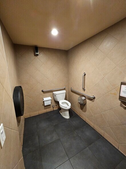 More Photos Of W156N8420 Pilgrim Rd, Menomonee Falls Fast Food For Sale