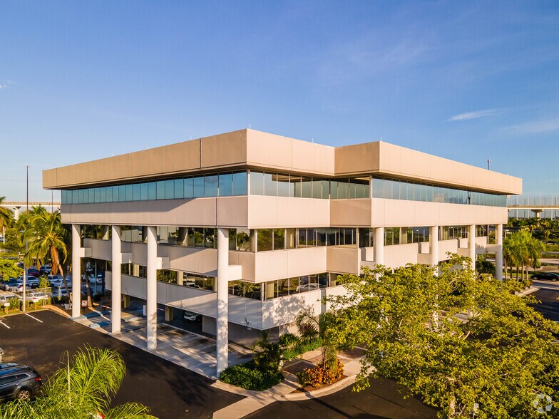 More Photos Of 290 NW 165th St, North Miami Beach Office For Lease