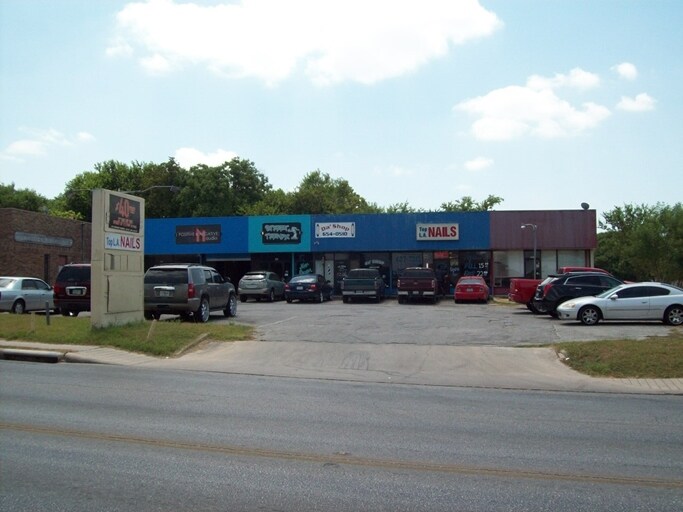 More Photos Of 6206 Montgomery, San Antonio Storefront Retail Office For Sale