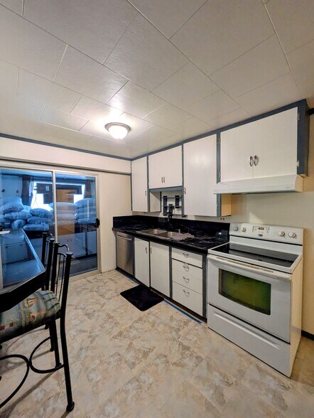 More Photos Of 616 Mill St, Maupin Hotel For Sale