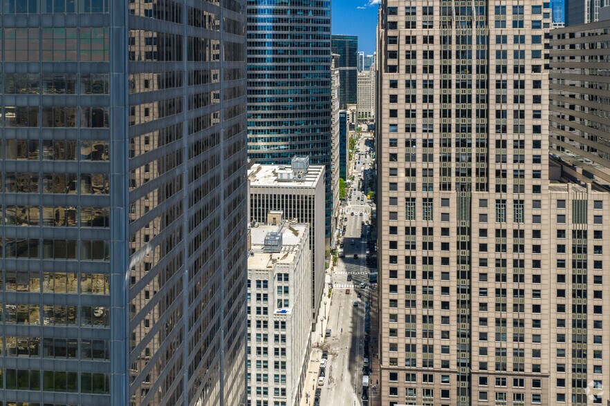 More Photos Of 311 W Monroe St, Chicago Coworking Space