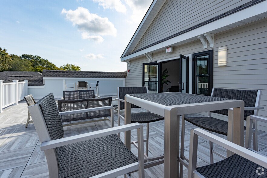 More Photos Of 1000 New York Ave, Huntington Station Apartments For Lease