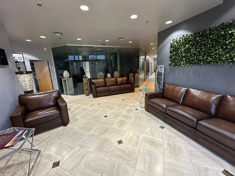 More Photos Of 7575 E Redfield Rd, Scottsdale Flex For Lease