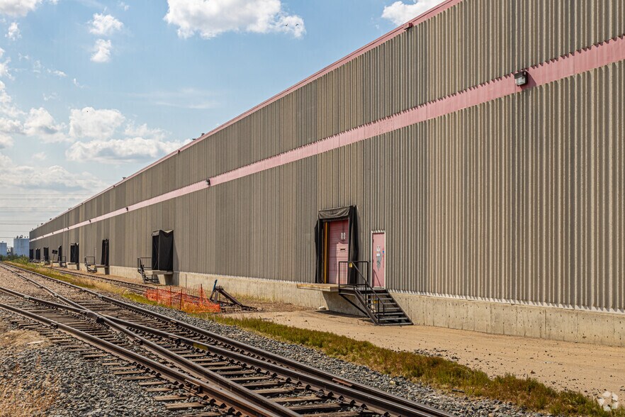 More Photos Of 2103-2125 64 Av NW, Edmonton Distribution For Lease